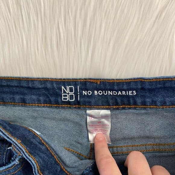 WOMENS DISTRESSED JEANS SZ 15 - Picture 2 of 3